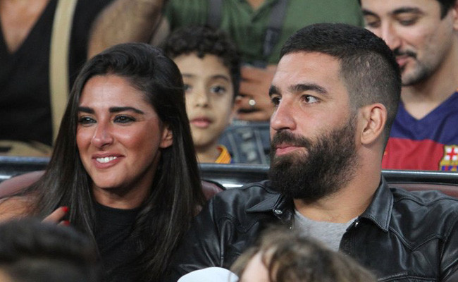 Aslıhan Doğan'ın kaşı yarıldı! Arda Turan apar topar hastaneye koştu - Resim: 2