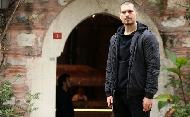 Çağatay Ulusoy'ın Netflix dizisinde sürpriz gelişme!  - Resim: 1