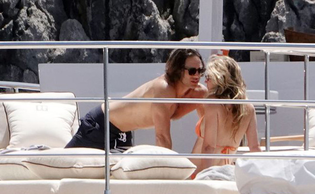 Hollywood'un 45'lik yıldızı genç mankenlere taş çıkarttı! - Resim: 1