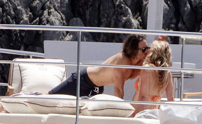 Hollywood'un 45'lik yıldızı genç mankenlere taş çıkarttı! - Resim: 4