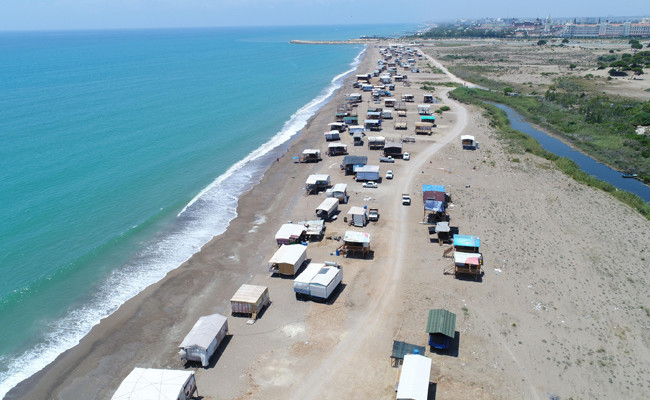 Antalya'da bulunan Kumköy sahili vatandaşların akınına uğradı! - Resim: 1