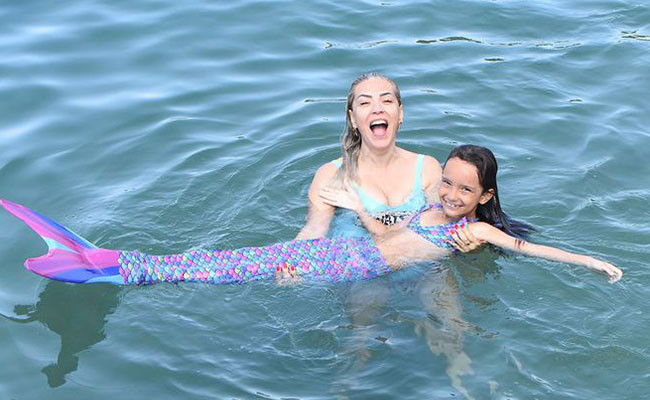 Yeşim Salkım mayoyla yakalandı muhabirleri fena fırçaladı! - Resim: 2