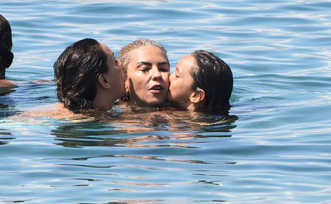 Yeşim Salkım mayoyla yakalandı muhabirleri fena fırçaladı! - Resim: 3