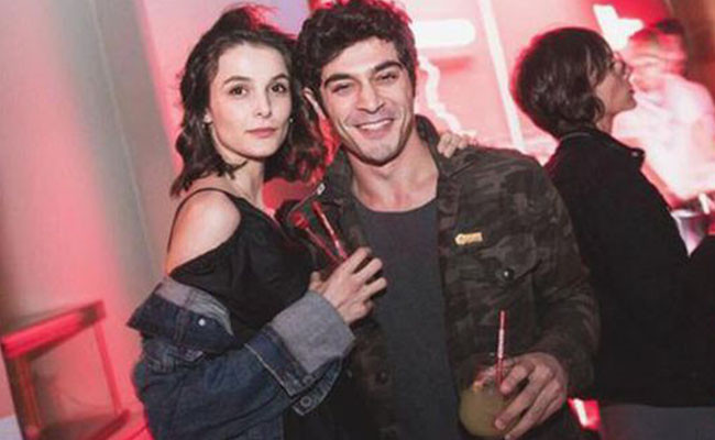 Büşra Develi Burak Deniz çifti kafaları karıştırdı! - Resim: 2