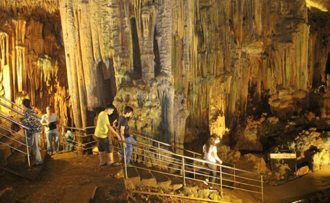 Bu mağaranın astıma şifa olduğuna inanılıyor ziyaretçiler akın ediyor! - Resim: 2
