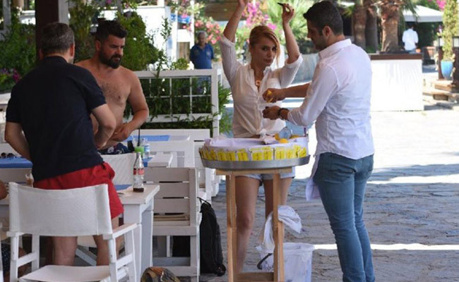 Songül Karlı hem yedi hem de yedirdi! - Resim: 1