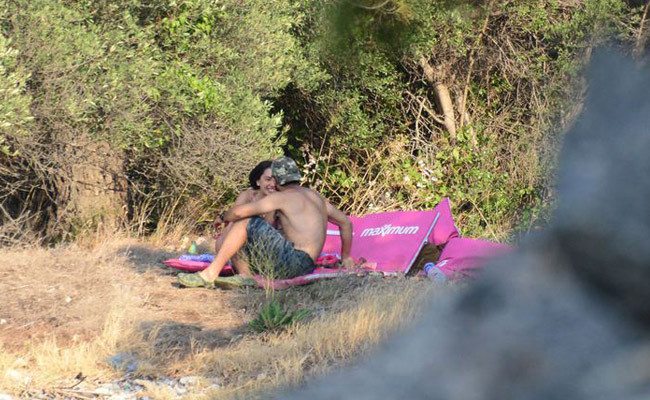 Kadir Doğulu Neslihan Atagül çiftinin ıssız kamp romantizmi! - Resim: 1