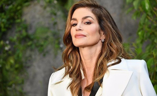 90'lı yıllara damga vurmuştu! Cindy Crawford güzellik sırrını itiraf etti - Resim: 2