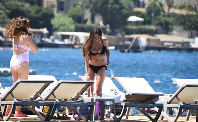 Melike Değirmenci fit görüntüsüyle adeta arz-ı endam etti!  - Resim: 2