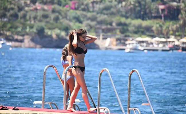 Melike Değirmenci fit görüntüsüyle adeta arz-ı endam etti!  - Resim: 4