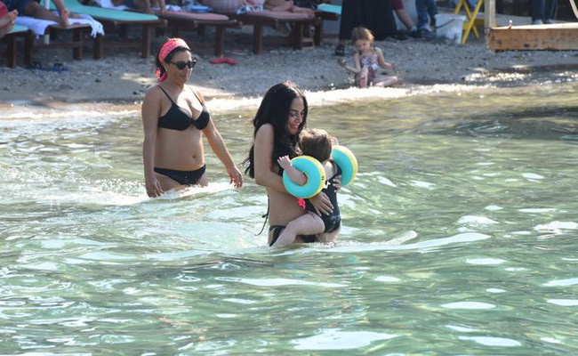 Hık demiş burnundan düşmüş Tarık Akan'ın minik torununa bakın! - Resim: 1