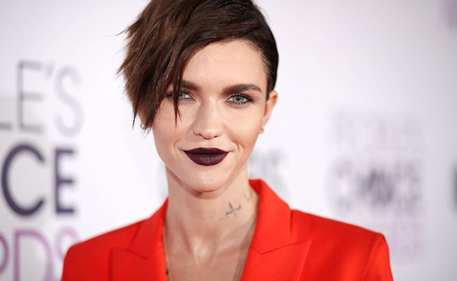 Eşcinsel oyuncu eleştirilere dayanamayınca hesabını kapattı - Resim: 3