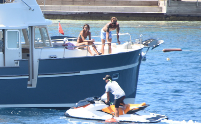 Bu ne sakarlık Gülcan! Denize düşürdü ne yaptıysa geri alamadı! - Resim: 4