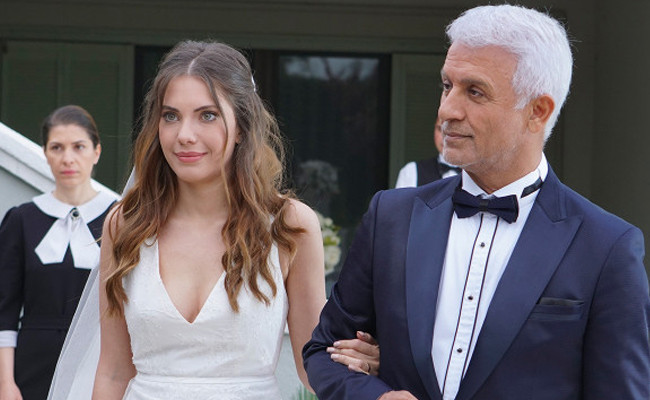 Yasak Elma'da sular durulmuyor! Dizinin yapımcısı isyan etti - Resim: 3