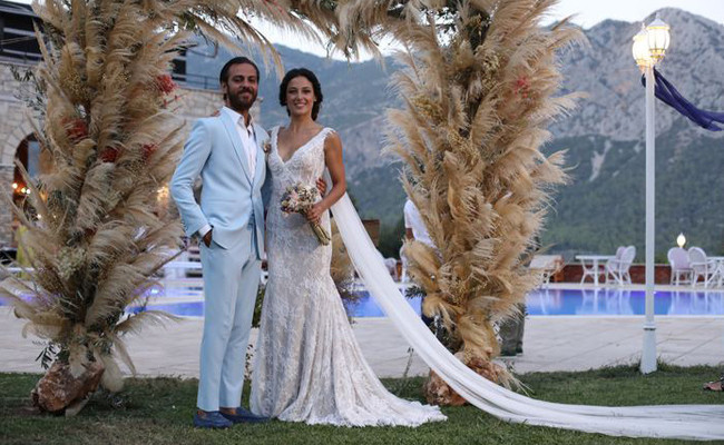 Çukur'un Vartolusu'yla evlenmişti tebriklere yetişemiyor! - Resim: 2