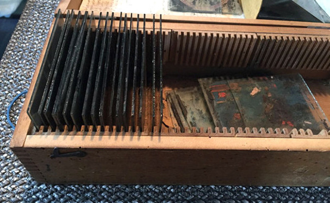 Antika pazarından 32 TL'ye aldığı kutuyu açınca gözlerine inanamadı! - Resim: 2