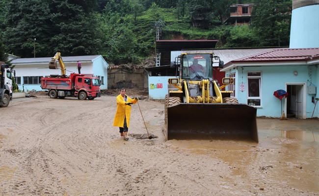 Rize'de sel ve heyelanın verdiği hasar ortaya çıktı - Resim: 2