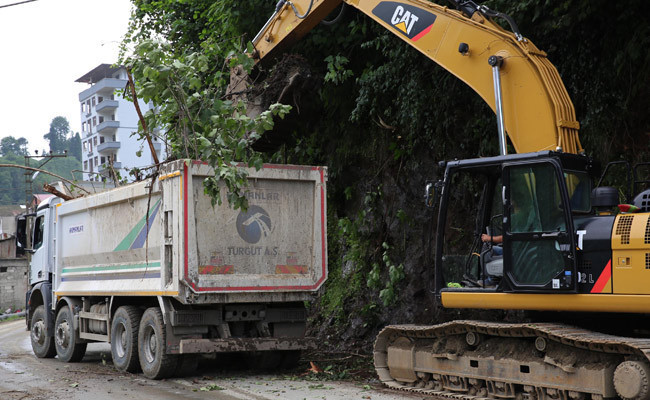 Rize'de sel ve heyelanın verdiği hasar ortaya çıktı - Resim: 4