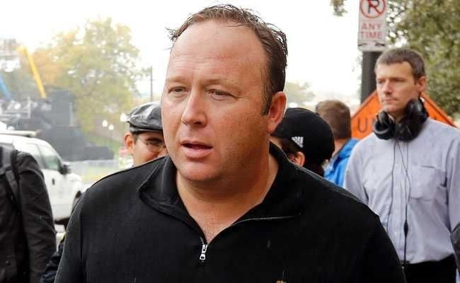 'İnternetin istenmeyen adamı'na bir yasak da oradan geldi! - Resim: 2