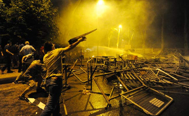 Yabancı ajanslar Taksim'i böyle gördü - Resim: 3