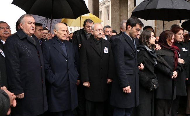 Kemal Kılıçdaroğlu, Devlet Bahçeli ve Meral Akşener eski vekilin cenaze törenindeydi - Resim: 2