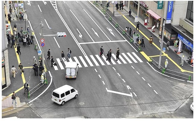 Çöken yolu 48 saatte tamir ettiler - Resim: 2