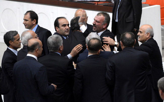 Meclis'te MHP AKP kavgası - Resim: 1