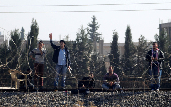 Suriye sınırından böyle geçiyorlar - Resim: 4