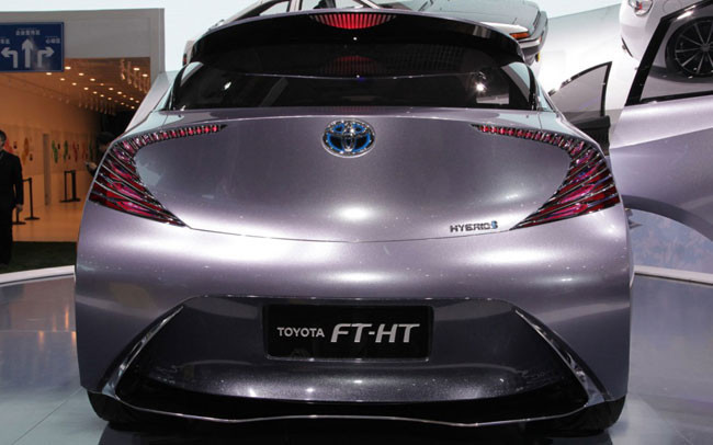 Toyota'dan 6 kişilik yeni hibrid - Resim: 3