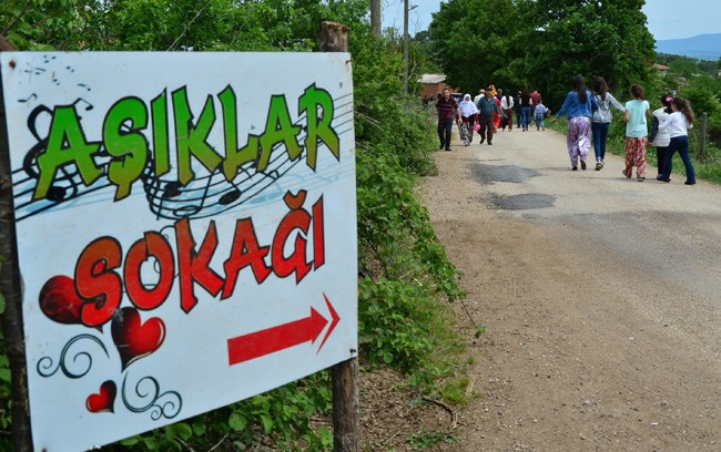 Eşlerini Aşıklar Sokağı'nda aradılar - Resim: 1