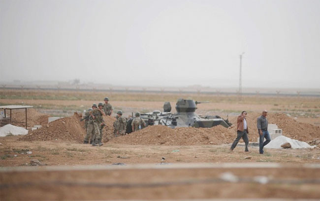 Akçakale'de asker siper kazıyor - Resim: 4