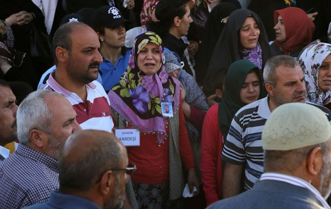 Terör saldırısına uğrayanlar toprağa verildi - Resim: 1