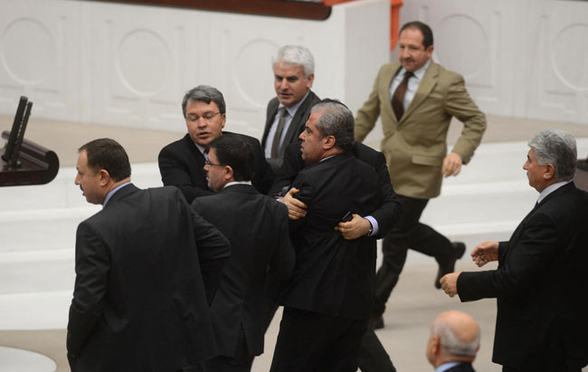 Meclis'te kavga çıktı! Şov yapma terbiyesiz! - Resim: 2