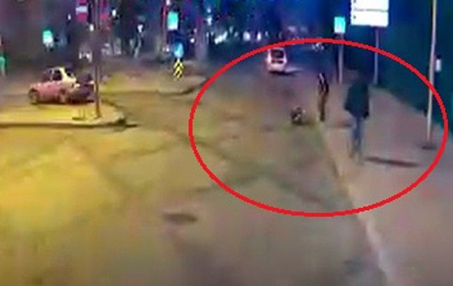 İzmit Derince'de sokak ortasındaki silahlı kavga otobüs kamerasına yansıdı - Resim: 1