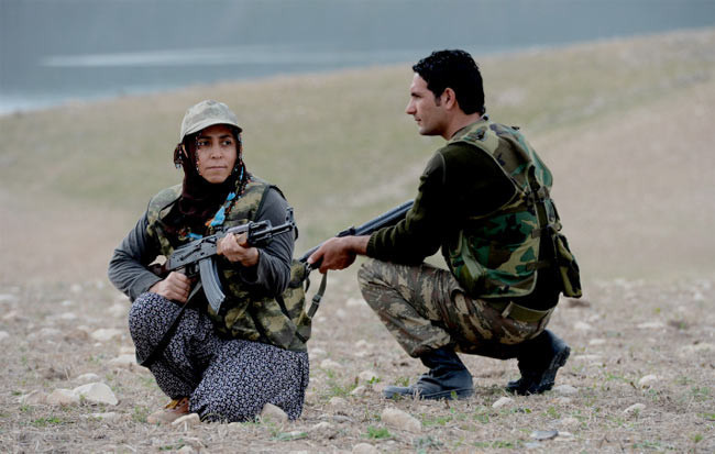 Eli kalaşnikoflu anneler - Resim: 2