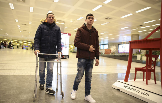 Direnişin sembolu Cüneydi Türkiye'de! Hala ağrıyor... - Resim: 3