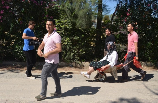 Geleneğin adı damat işkencesi! - Resim: 1