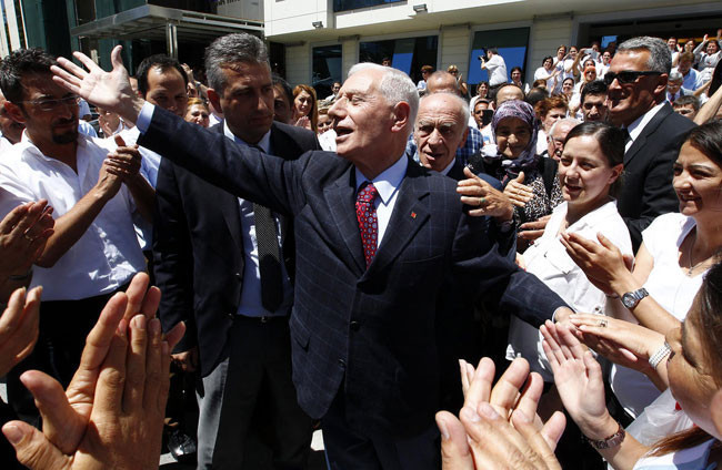 Haberal'a coşkulu karşılama - Resim: 1