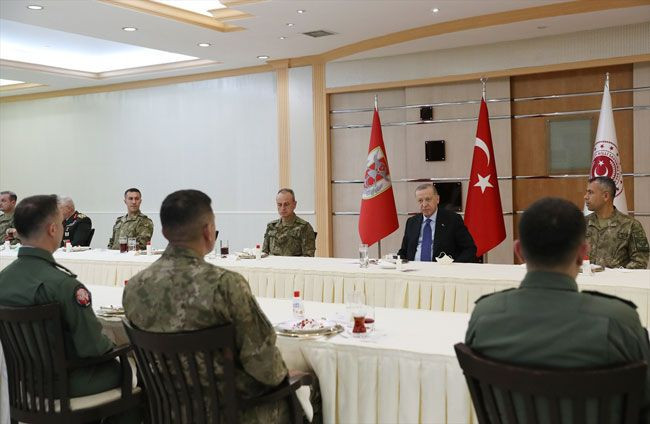 Erdoğan iftarda askerlerle bir araya geldi - Resim: 4