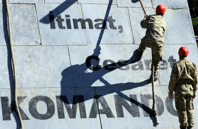 Teröristler onları görünce kaçacak yer arıyor - Resim: 1