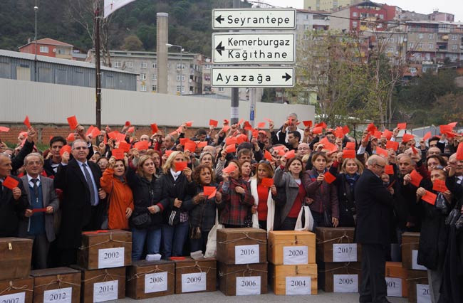 Vatandaş referandum için yol kesti - Resim: 1