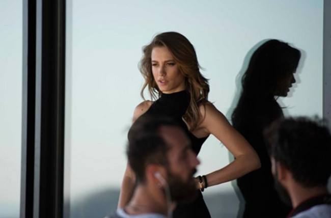 Serenay Sarıkaya'nın saçları bile servet değerinde - Resim: 4