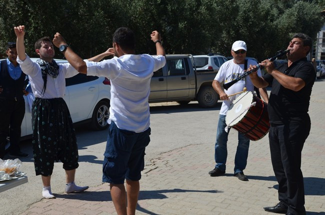 Geleneğin adı damat işkencesi! - Resim: 3