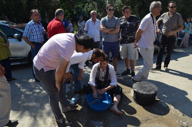 Geleneğin adı damat işkencesi! - Resim: 4