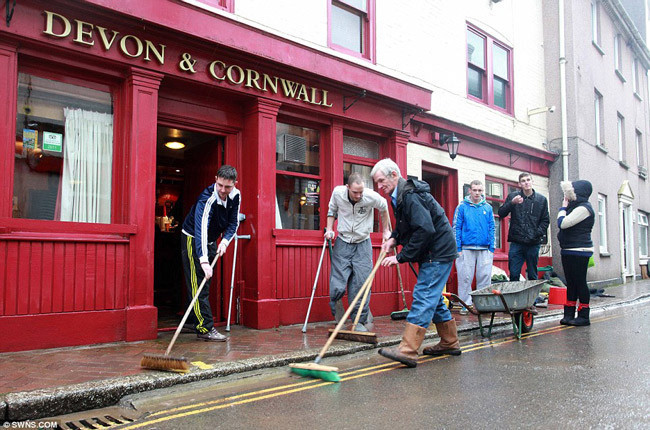 İngiltere'yi hem fırtına vurdu hem kar - Resim: 2