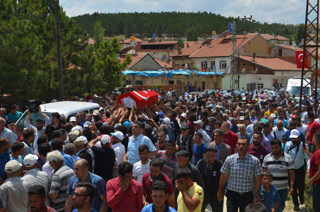 1.5 aylık Mehmet Akif şehit babasını böyle uğurladı... - Resim: 2