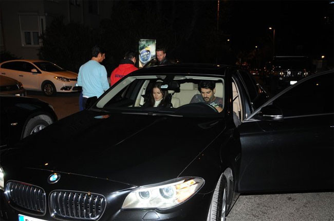 Burak Özçivit'in 6 arabası komşularını isyan ettirdi! Bakın ne yapıyor? - Resim: 3