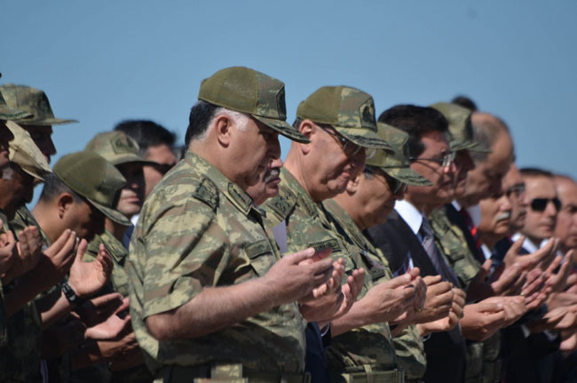 Genelkurmay Başkanı şehidine böyle ağladı - Resim: 3