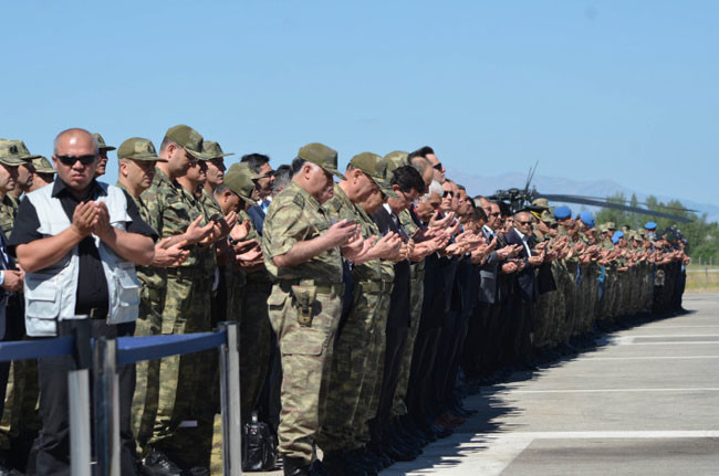 Genelkurmay Başkanı şehidine böyle ağladı - Resim: 4