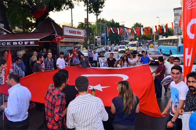 Binlerce kişinin fener alayı coşkusu - Resim: 1